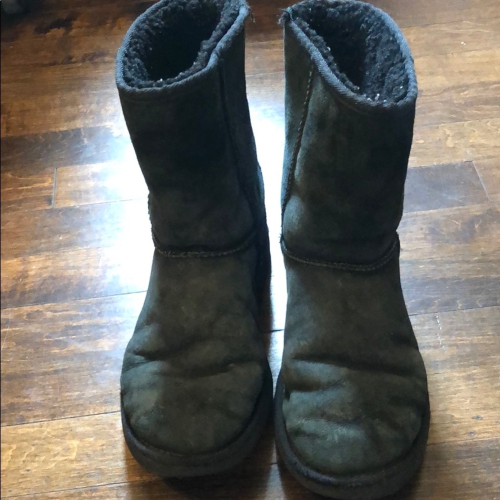 Black medium ugg boots. Used.